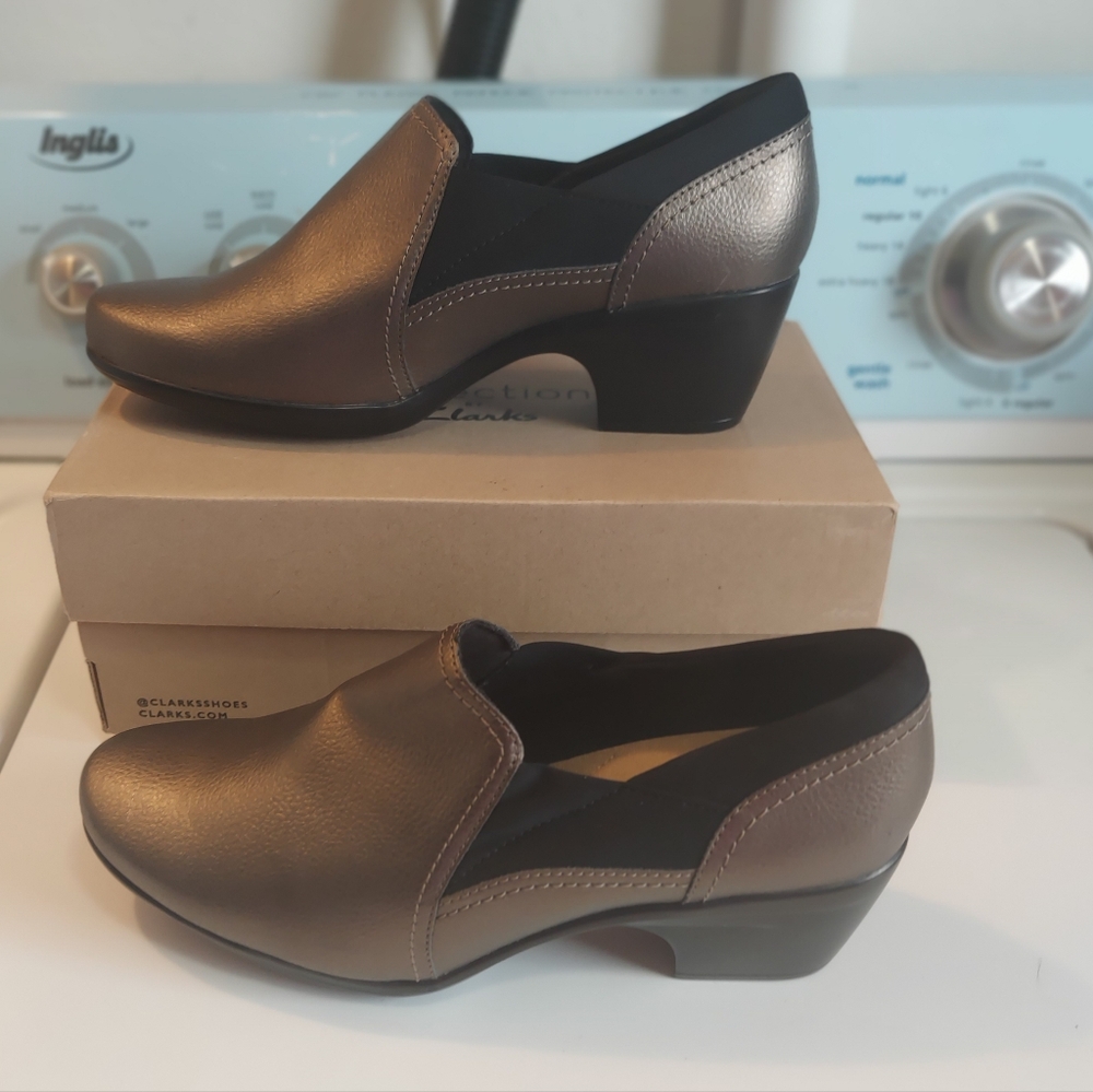 NWT Clarks Women's Emily Amelia Metallic Bronze Size 9 Wide